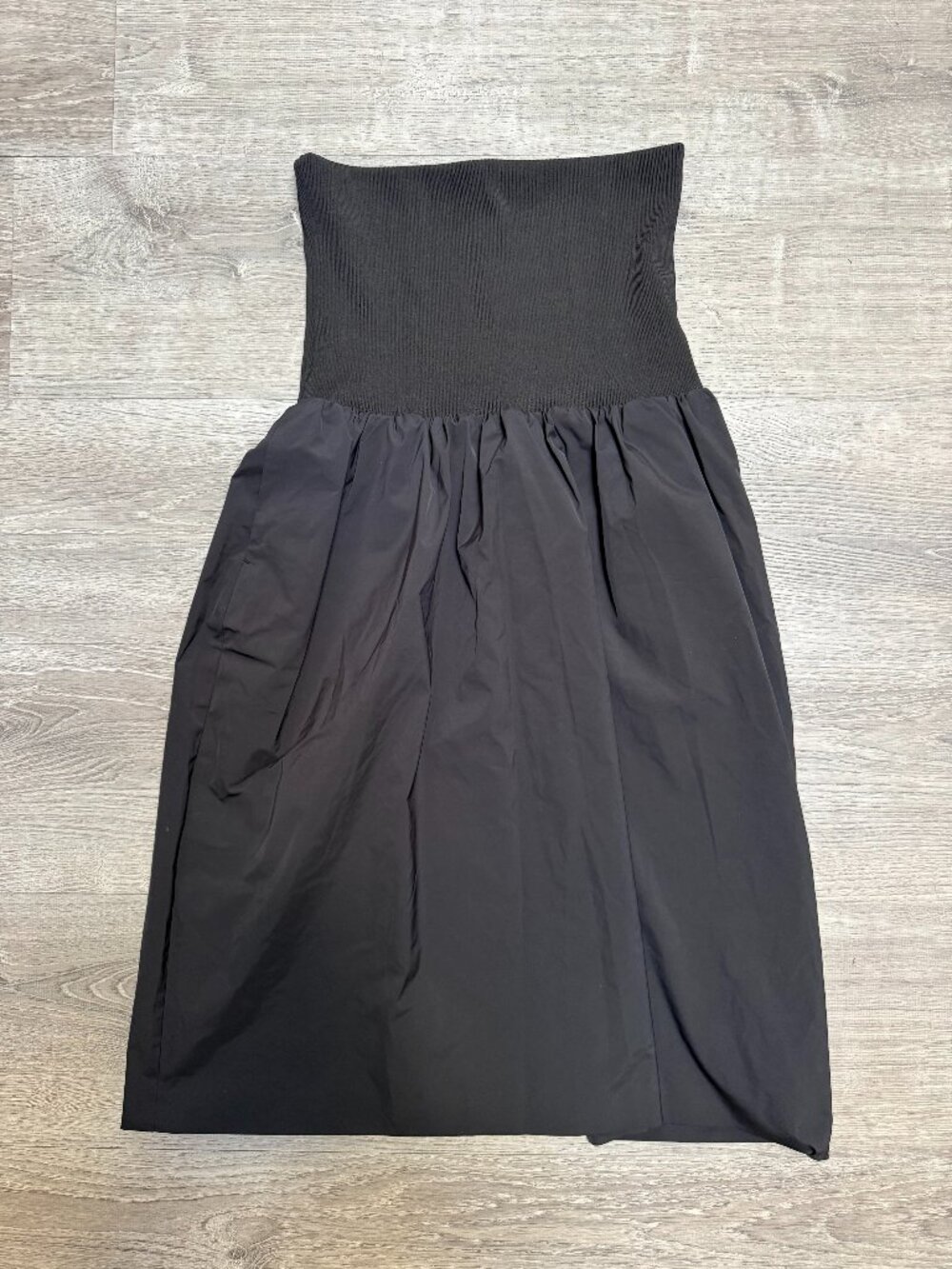 AMOMENTO Taffeta Shirring Flare Skirt in Black, size 2. NWT.